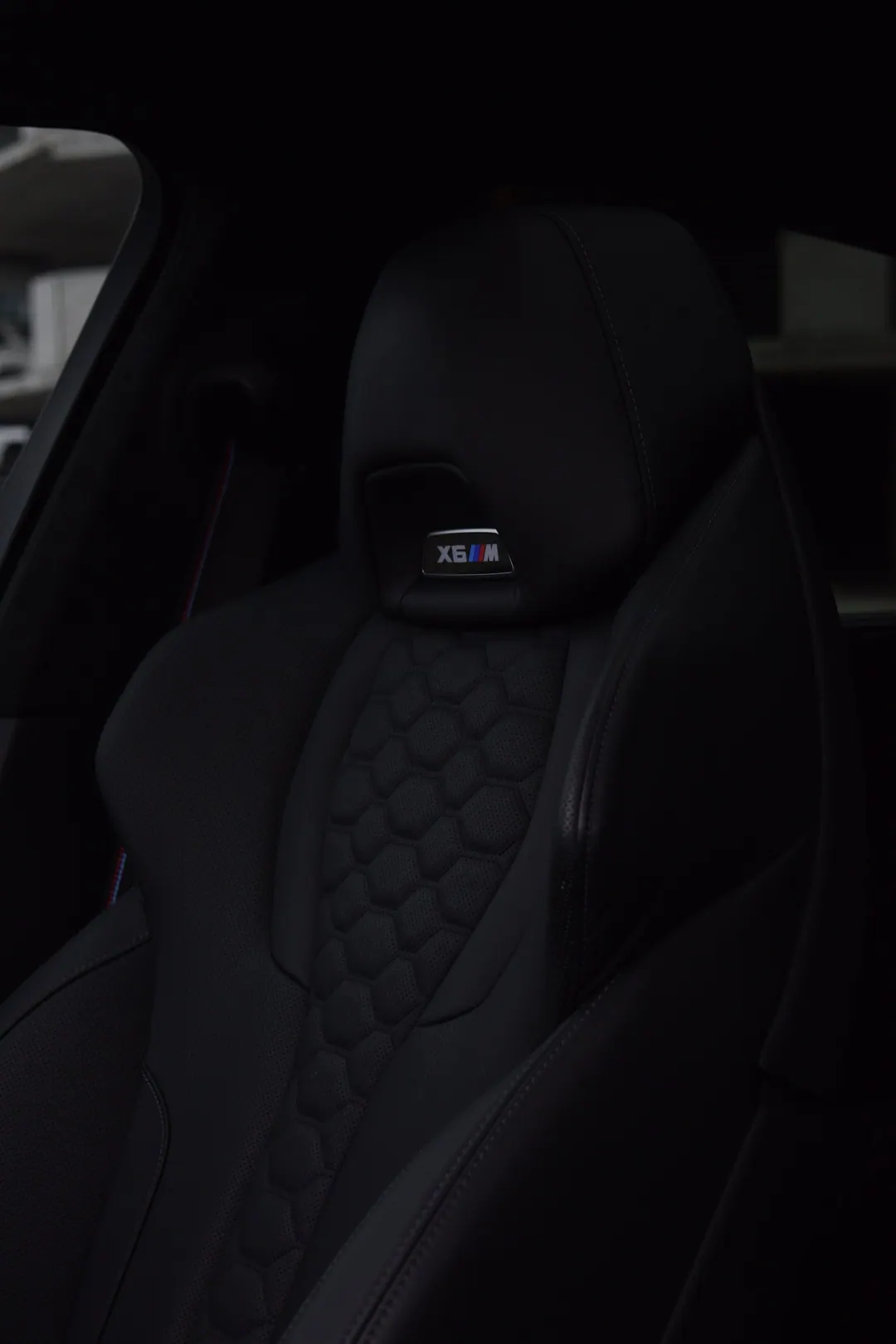 2023 BMW XM6 interior elite detail, photo 6