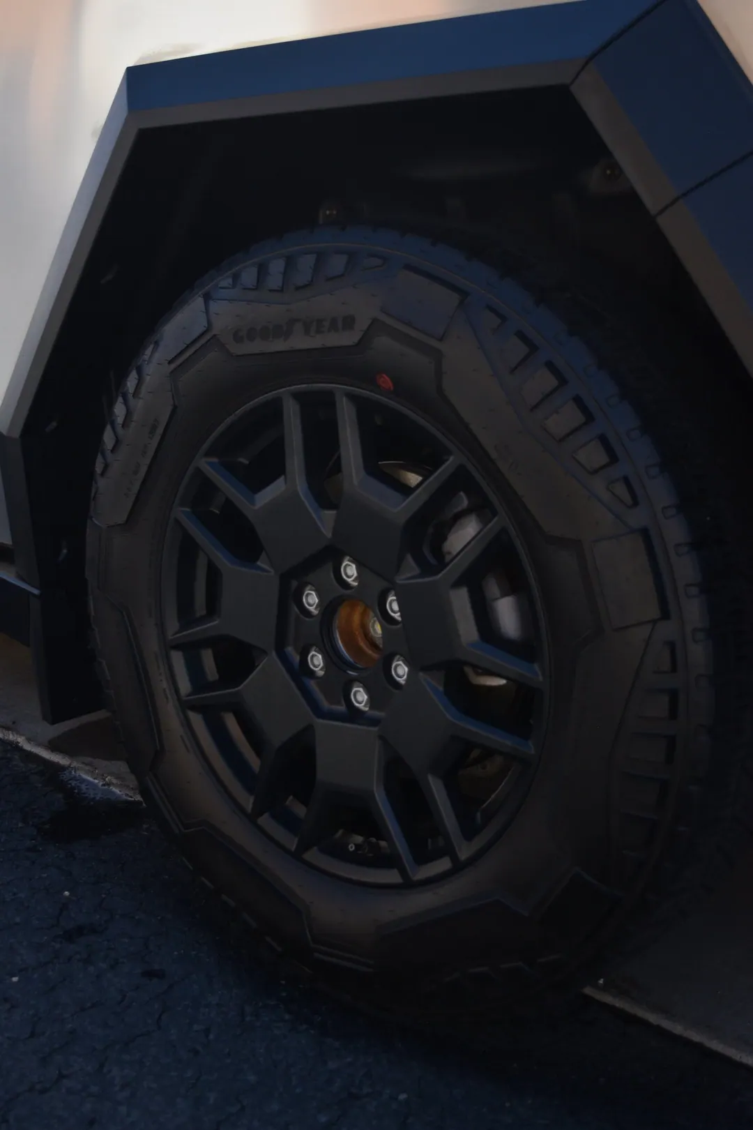 2024 Tesla Cybertruck exterior complete detail, photo 29
