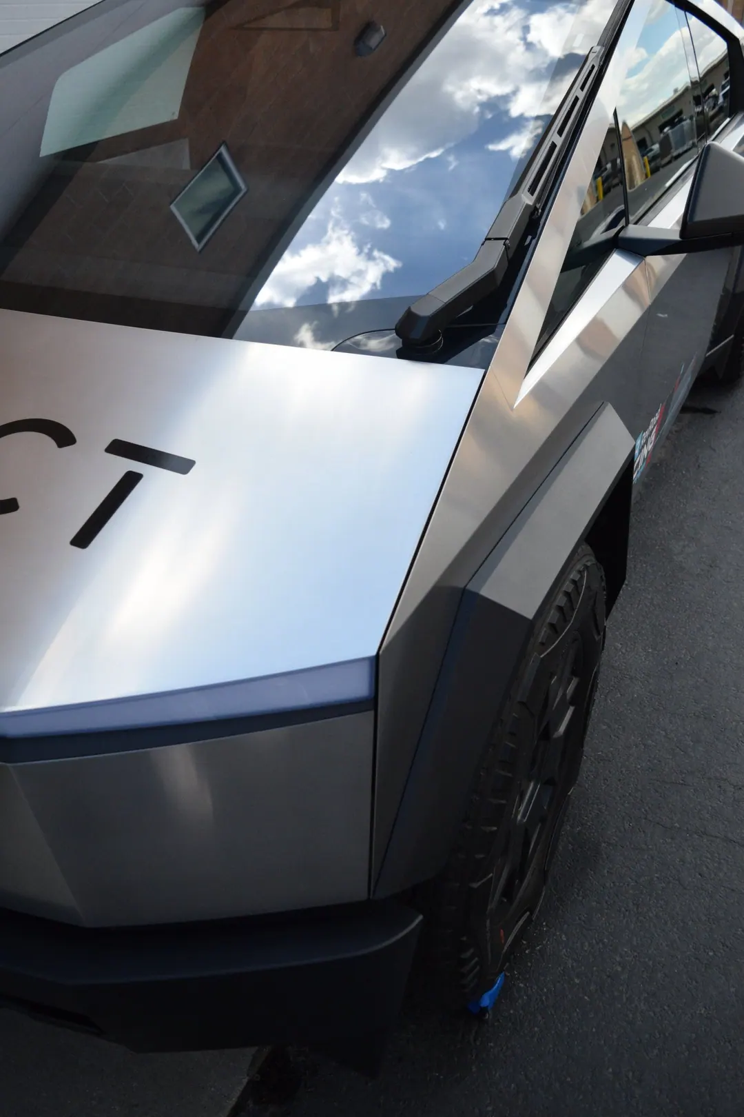 2024 Tesla Cybertruck exterior complete detail, photo 10