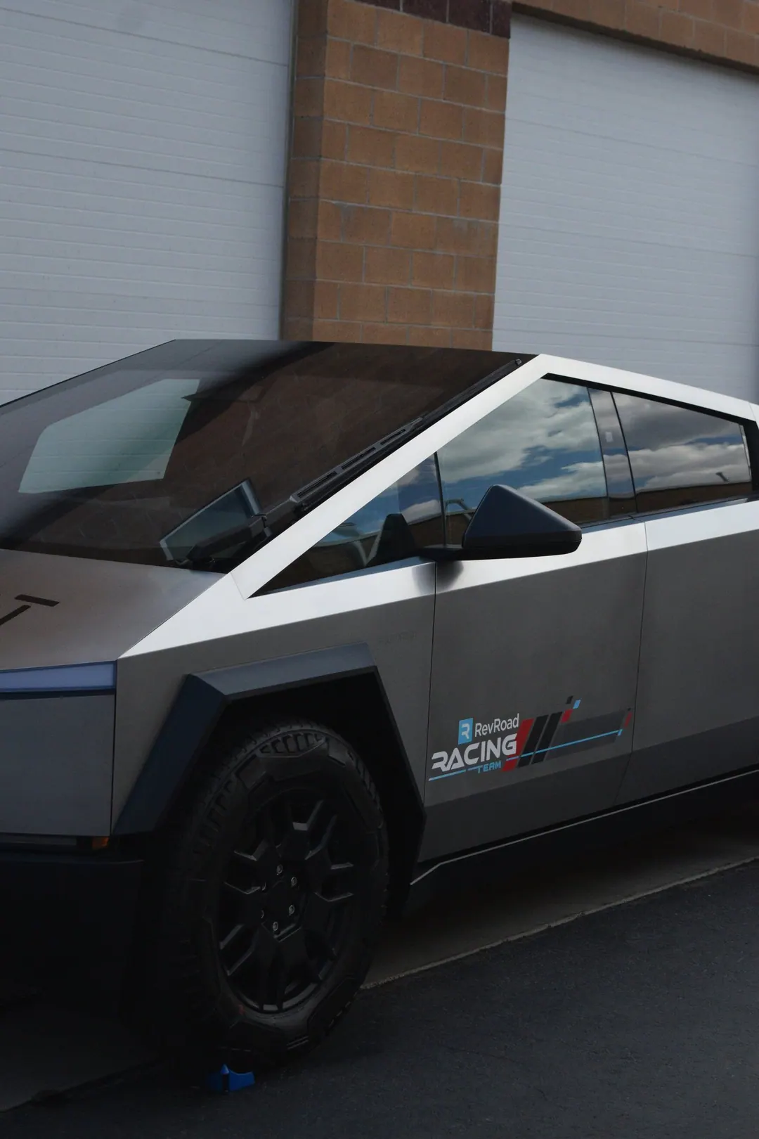 2024 Tesla Cybertruck exterior complete detail, photo 9