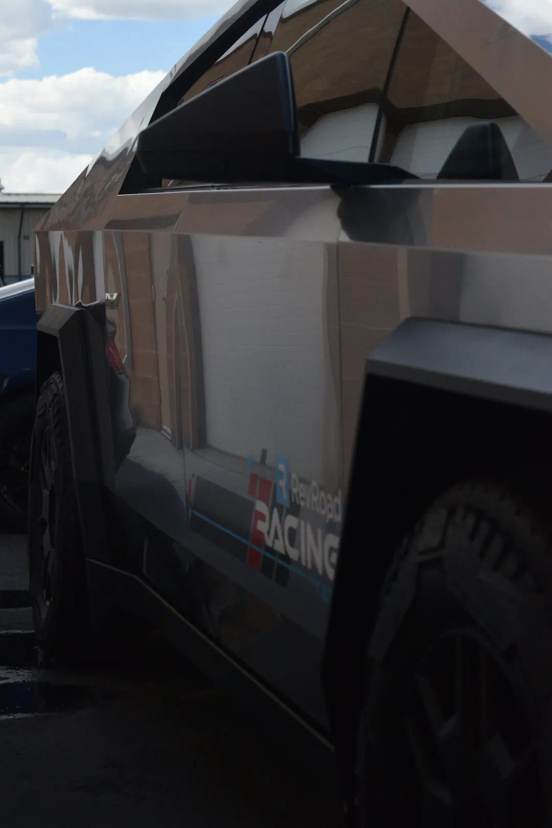 2024 Tesla Cybertruck exterior complete detail, photo 7