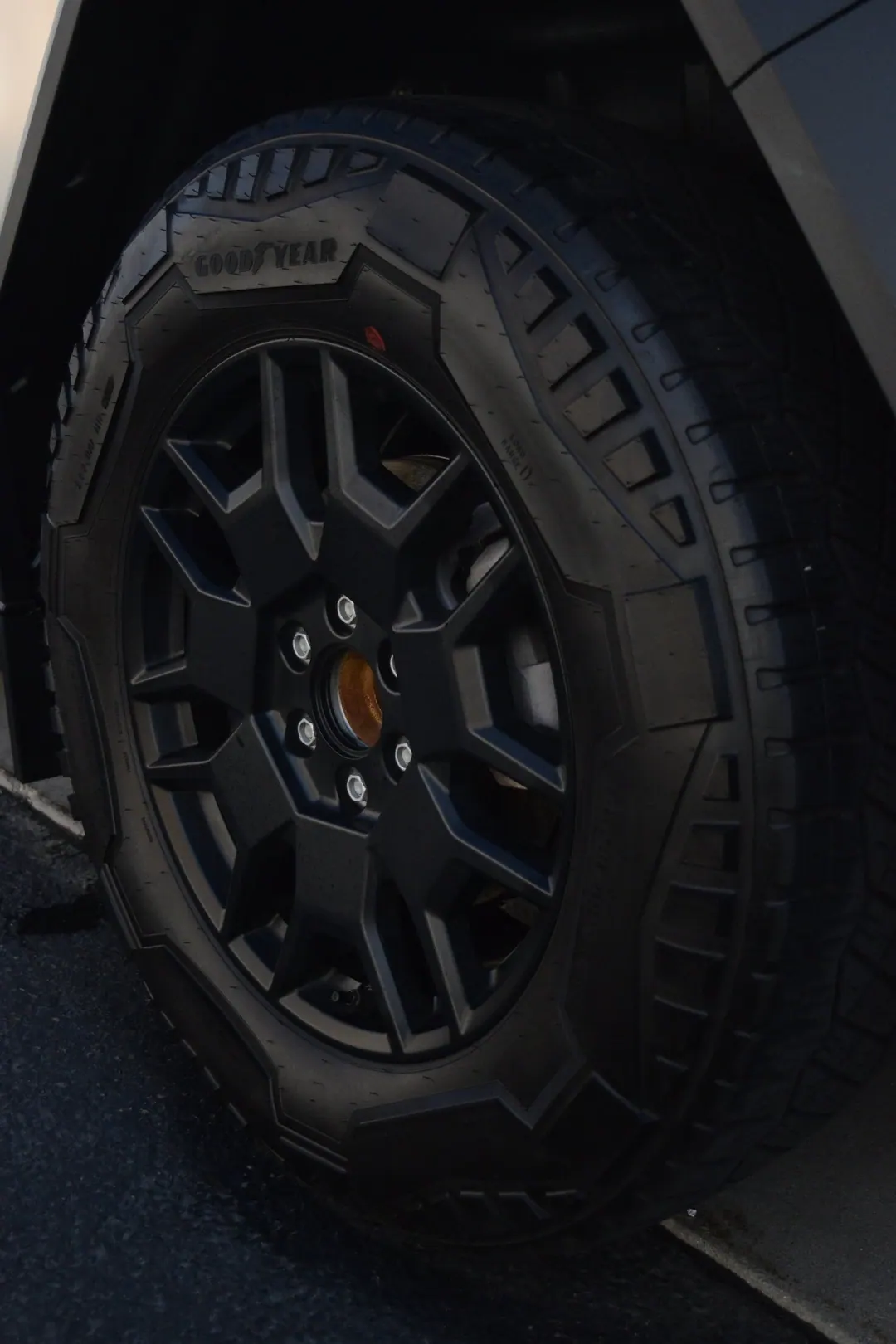 2024 Tesla Cybertruck exterior complete detail, photo 3